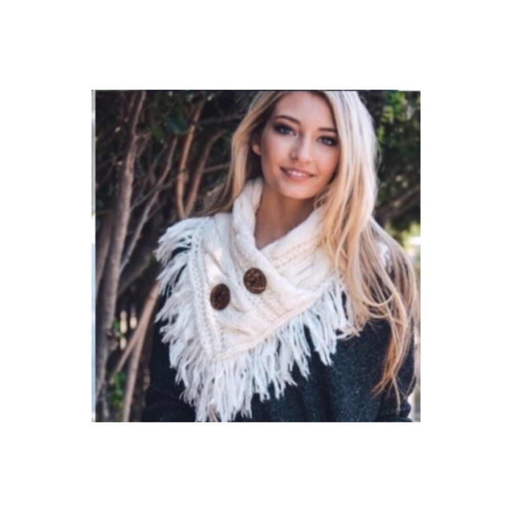 ⭐️SALE⭐️HOST PICK⭐️Infinity Scarf Grey or Ivory